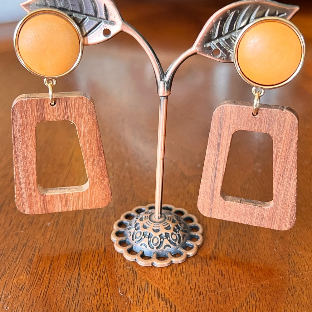 Park Lane Earrings - Picture 2 of 6